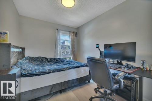 5451 Hill View Crescent Nw, Edmonton, AB - Indoor Photo Showing Bedroom