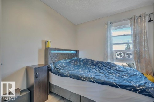 5451 Hill View Crescent Nw, Edmonton, AB - Indoor Photo Showing Bedroom