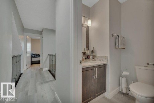 5451 Hill View Crescent Nw, Edmonton, AB - Indoor Photo Showing Bathroom