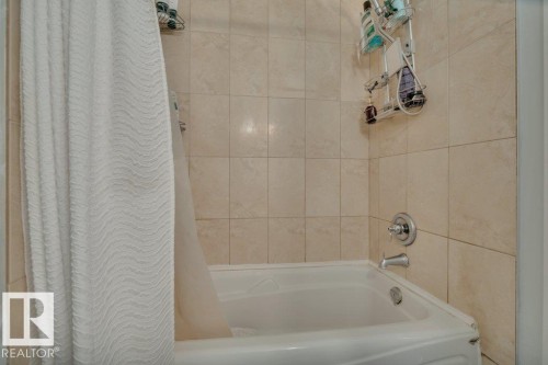5451 Hill View Crescent Nw, Edmonton, AB - Indoor Photo Showing Bathroom