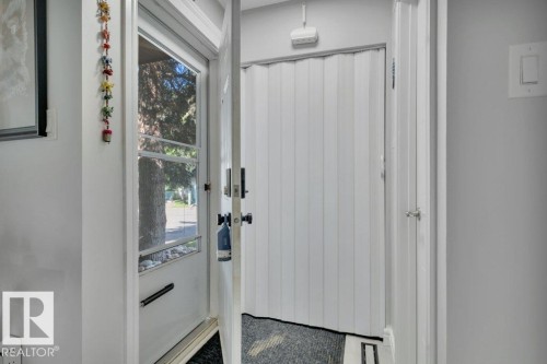 5451 Hill View Crescent Nw, Edmonton, AB - Indoor Photo Showing Other Room