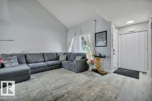 5451 Hill View Crescent Nw, Edmonton, AB - Indoor Photo Showing Living Room
