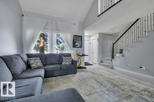 5451 Hill View Crescent Nw, Edmonton, AB - Indoor Photo Showing Living Room