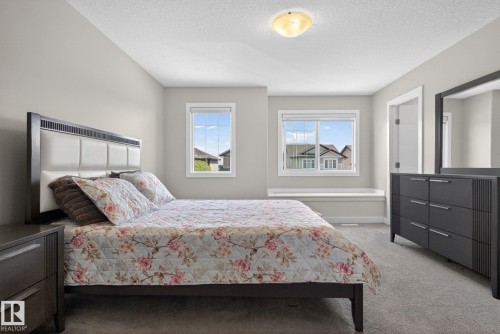 7341 Armour Crescent Sw, Edmonton, AB - Indoor Photo Showing Bedroom