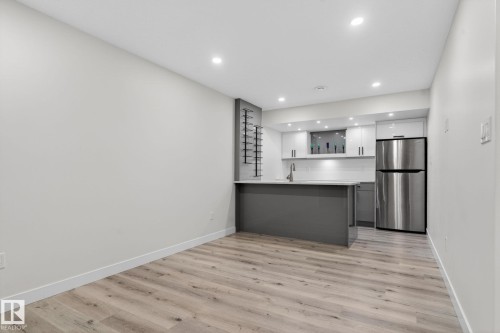 7341 Armour Crescent Sw, Edmonton, AB - Indoor
