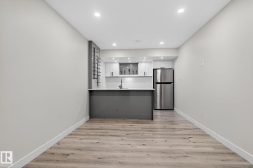 7341 Armour Crescent Sw, Edmonton, AB - Indoor Photo Showing Other Room