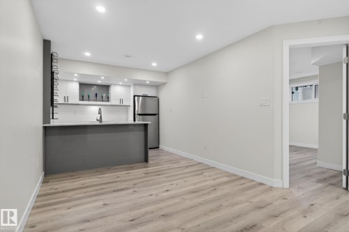 7341 Armour Crescent Sw, Edmonton, AB - Indoor