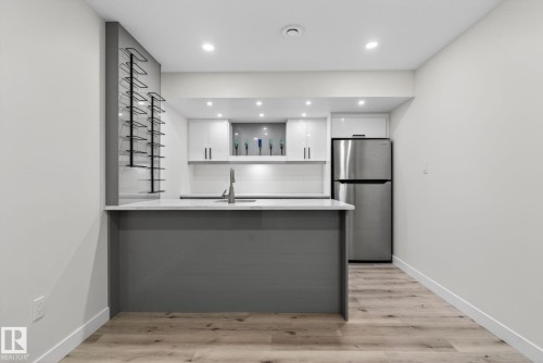 7341 Armour Crescent Sw, Edmonton, AB - Indoor