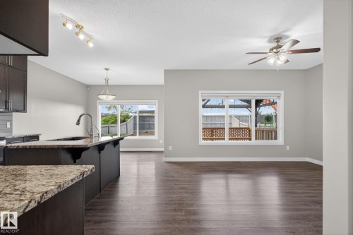 7341 Armour Crescent Sw, Edmonton, AB - Indoor Photo Showing Kitchen