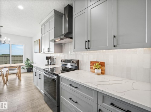 34 Edgefield Way, St. Albert, AB - Indoor Photo Showing Kitchen With Upgraded Kitchen