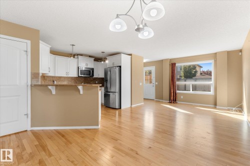 65 Ashby Gardens, Spruce Grove, AB - Indoor Photo Showing Kitchen