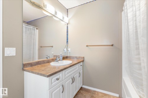 65 Ashby Gardens, Spruce Grove, AB - Indoor Photo Showing Bathroom