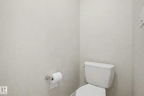 Image quality insufficient for description - 6016 10 Avenue Sw, Edmonton, AB - Indoor Photo Showing Bathroom