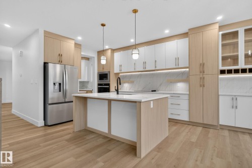 15728 9 Street Ne, Edmonton, AB - Indoor Photo Showing Kitchen With Upgraded Kitchen