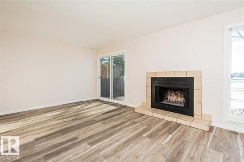 950 LAKEWOOD Road Northwest , Edmonton, AB T6K 3X1 5
