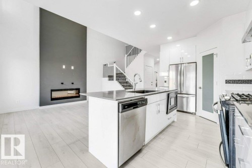 5140 23 Avenue Sw, Edmonton, AB - Indoor Photo Showing Kitchen With Upgraded Kitchen