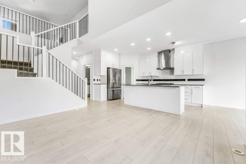 5140 23 Avenue Sw, Edmonton, AB - Indoor Photo Showing Kitchen With Upgraded Kitchen
