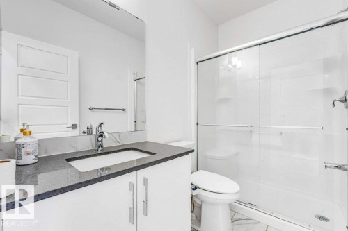 5140 23 Avenue Sw, Edmonton, AB - Indoor Photo Showing Bathroom