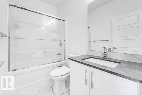 5140 23 Avenue Sw, Edmonton, AB - Indoor Photo Showing Bathroom