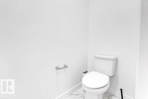 5140 23 Avenue Sw, Edmonton, AB - Indoor Photo Showing Bathroom