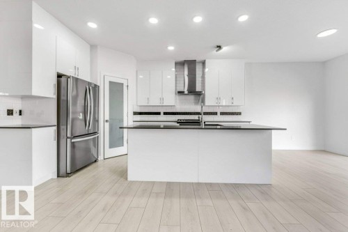 5140 23 Avenue Sw, Edmonton, AB - Indoor Photo Showing Kitchen With Double Sink