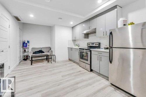 5140 23 Avenue Sw, Edmonton, AB - Indoor Photo Showing Kitchen