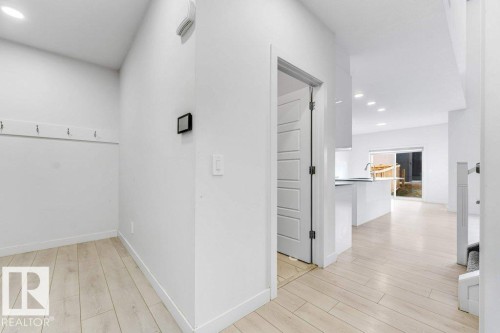 5140 23 Avenue Sw, Edmonton, AB - Indoor Photo Showing Other Room