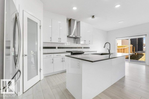 5140 23 Avenue Sw, Edmonton, AB - Indoor Photo Showing Kitchen With Upgraded Kitchen