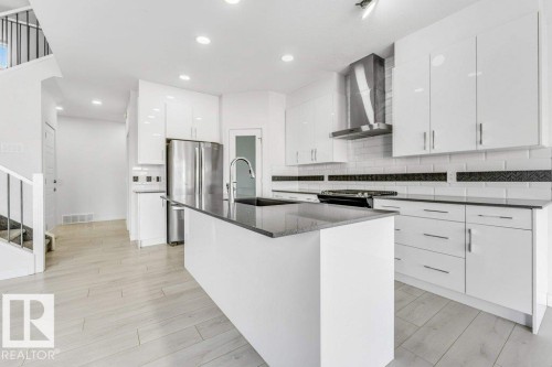 5140 23 Avenue Sw, Edmonton, AB - Indoor Photo Showing Kitchen With Upgraded Kitchen