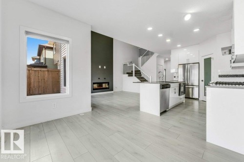 5140 23 Avenue Sw, Edmonton, AB - Indoor Photo Showing Kitchen