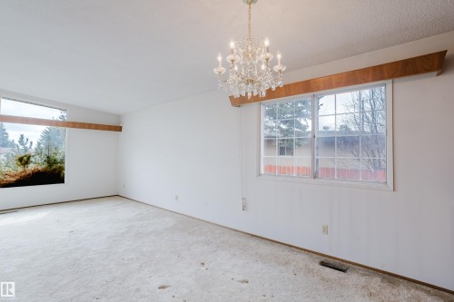 9536 151 Avenue Nw, Edmonton, AB - Indoor Photo Showing Other Room