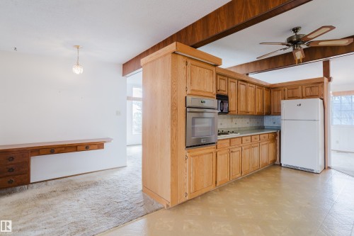 9536 151 Avenue Nw, Edmonton, AB - Indoor Photo Showing Kitchen