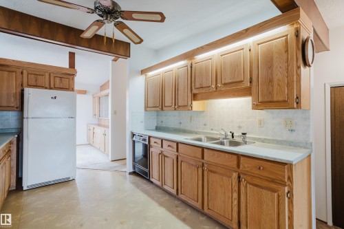 9536 151 Avenue Nw, Edmonton, AB - Indoor Photo Showing Kitchen With Double Sink