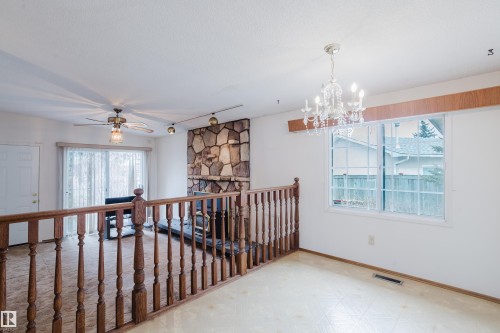 9536 151 Avenue Nw, Edmonton, AB - Indoor Photo Showing Other Room