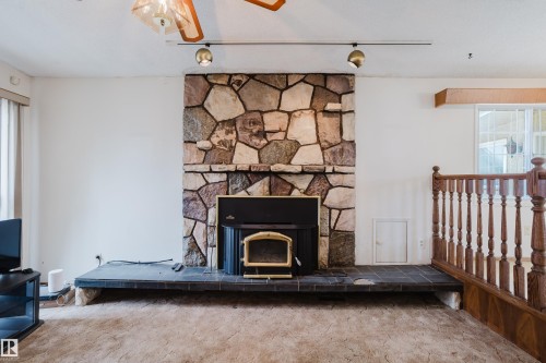 9536 151 Avenue Nw, Edmonton, AB - Indoor With Fireplace