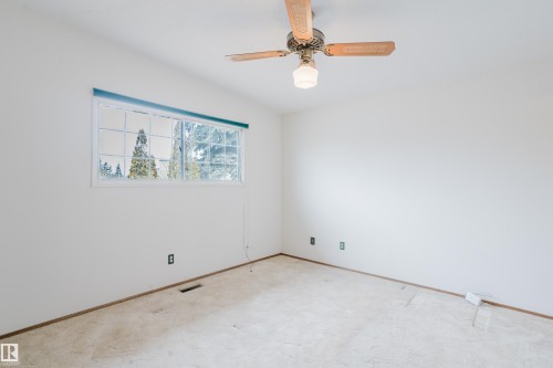9536 151 Avenue Nw, Edmonton, AB - Indoor Photo Showing Other Room