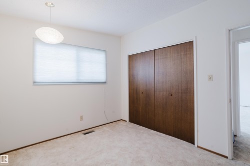 9536 151 Avenue Nw, Edmonton, AB - Indoor Photo Showing Other Room