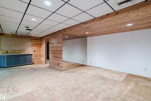 9536 151 Avenue Nw, Edmonton, AB - Indoor Photo Showing Other Room