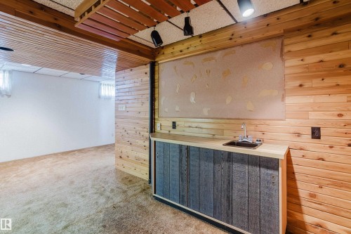 9536 151 Avenue Nw, Edmonton, AB - Indoor Photo Showing Other Room