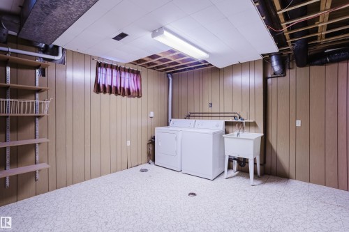 9536 151 Avenue Nw, Edmonton, AB - Indoor Photo Showing Laundry Room