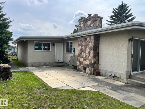 9536 151 Avenue Nw, Edmonton, AB - Outdoor