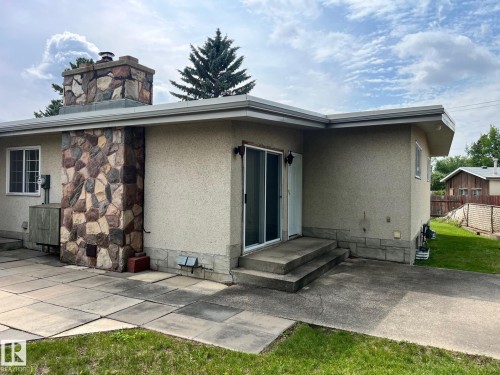 9536 151 Avenue Nw, Edmonton, AB - Outdoor With Exterior