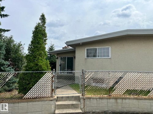 9536 151 Avenue Nw, Edmonton, AB - Outdoor