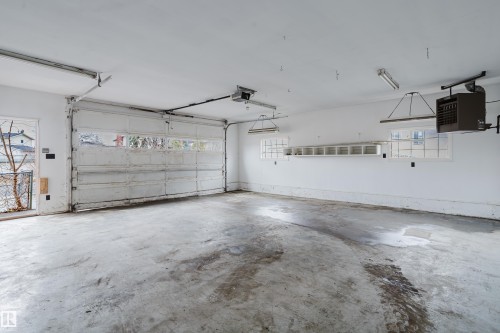 9536 151 Avenue Nw, Edmonton, AB - Indoor Photo Showing Garage