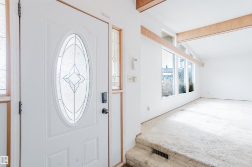 9536 151 Avenue Nw, Edmonton, AB - Indoor Photo Showing Other Room