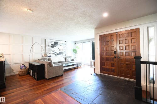 The sprawling size of this 1800+ square foot bungalow is immediately evident, as soon as you enter the home. Though the kitchen here is most certainly the heart of the home, a sunken living room is set at the front wall of windows and welcomes you - 572 Lessard Drive Nw, Edmonton, AB - Indoor Photo Showing Living Room
