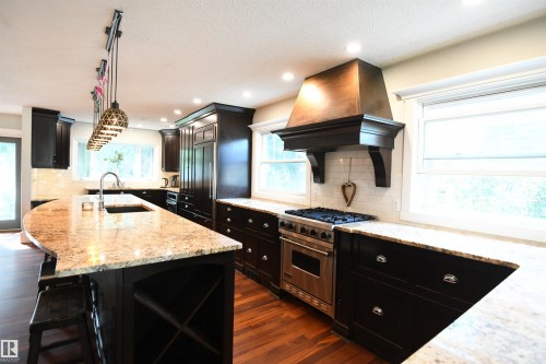 572 Lessard Drive Nw, Edmonton, AB - Indoor Photo Showing Kitchen With Upgraded Kitchen