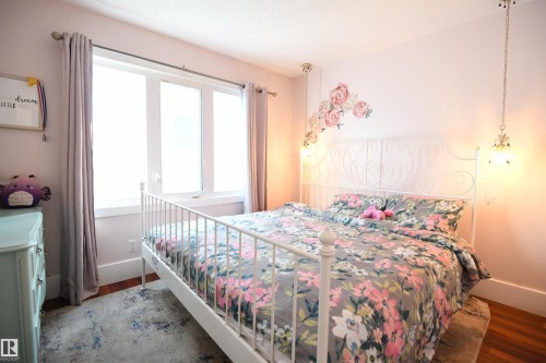 The second and third bedrooms on the main floor are both generously sized, have large closets, and wide, tall windows.  This is a great layout - 572 Lessard Drive Nw, Edmonton, AB - Indoor Photo Showing Bedroom