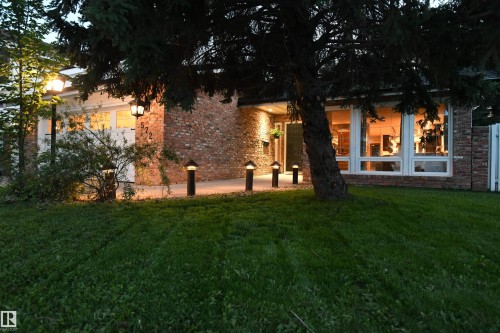 572 Lessard Drive Nw, Edmonton, AB - Outdoor