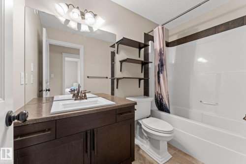45 Meadowview Court, Spruce Grove, AB - Indoor Photo Showing Bathroom